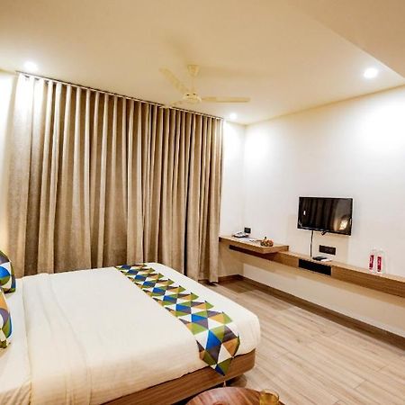 Hotel Nexus Rajkot Exterior photo