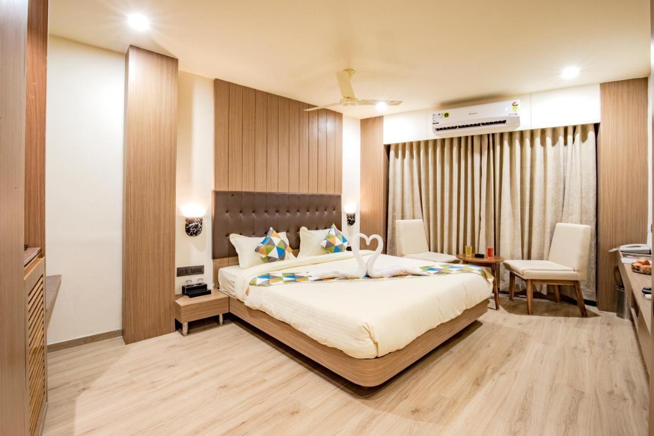 Hotel Nexus Rajkot Exterior photo