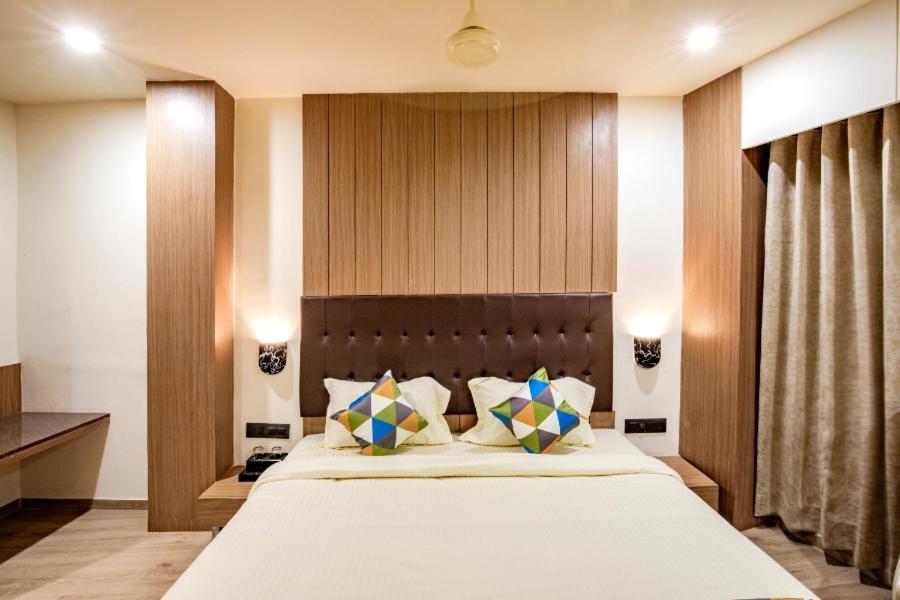 Hotel Nexus Rajkot Exterior photo