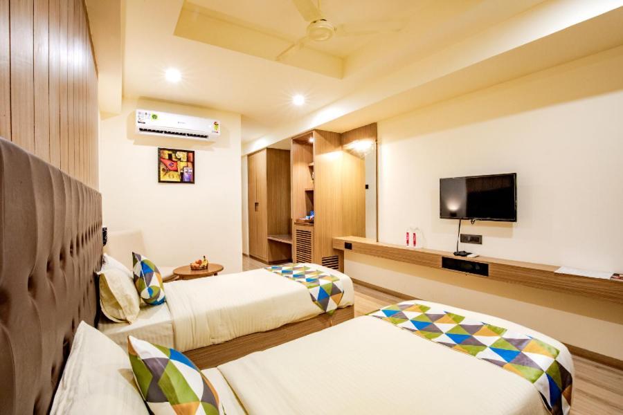 Hotel Nexus Rajkot Exterior photo
