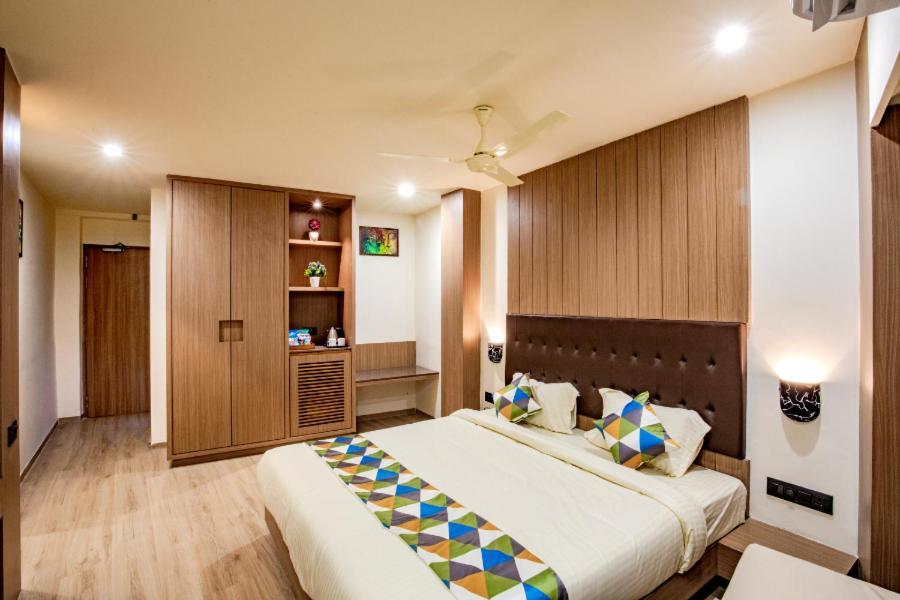 Hotel Nexus Rajkot Exterior photo