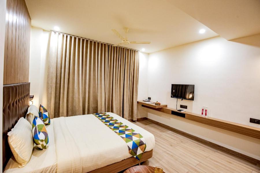 Hotel Nexus Rajkot Exterior photo