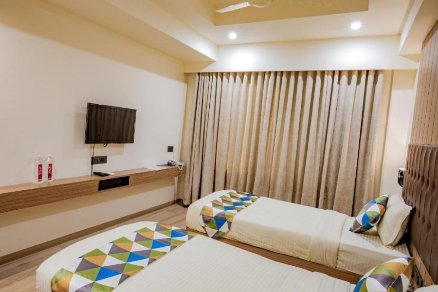 Hotel Nexus Rajkot Exterior photo