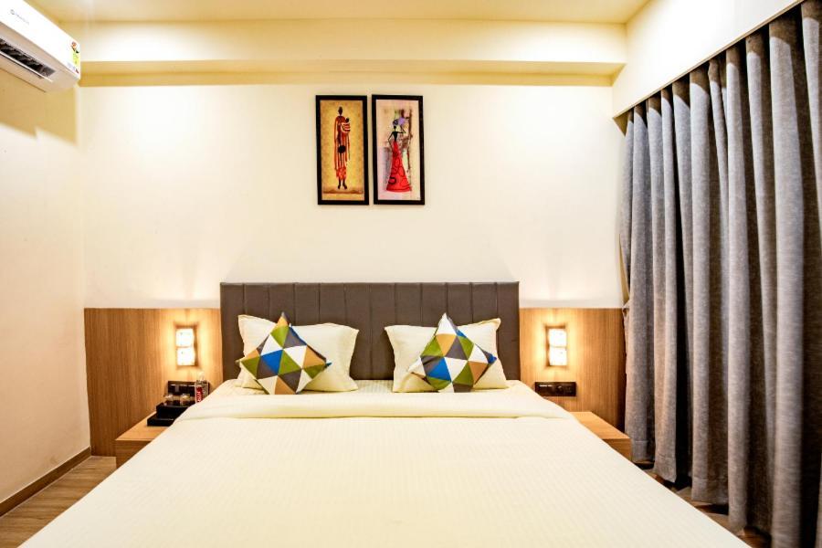 Hotel Nexus Rajkot Exterior photo