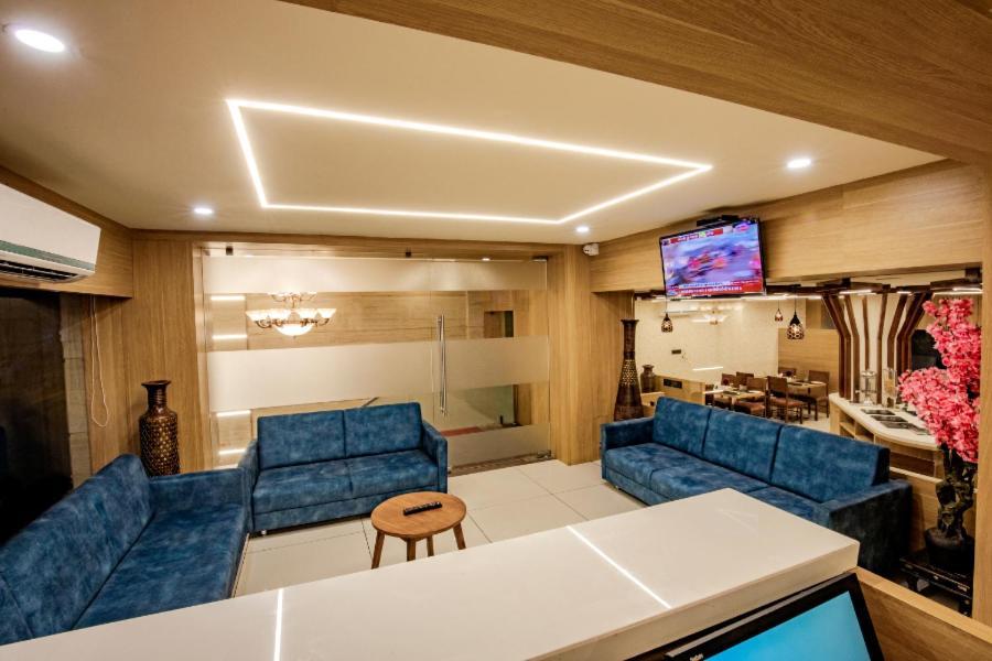 Hotel Nexus Rajkot Exterior photo