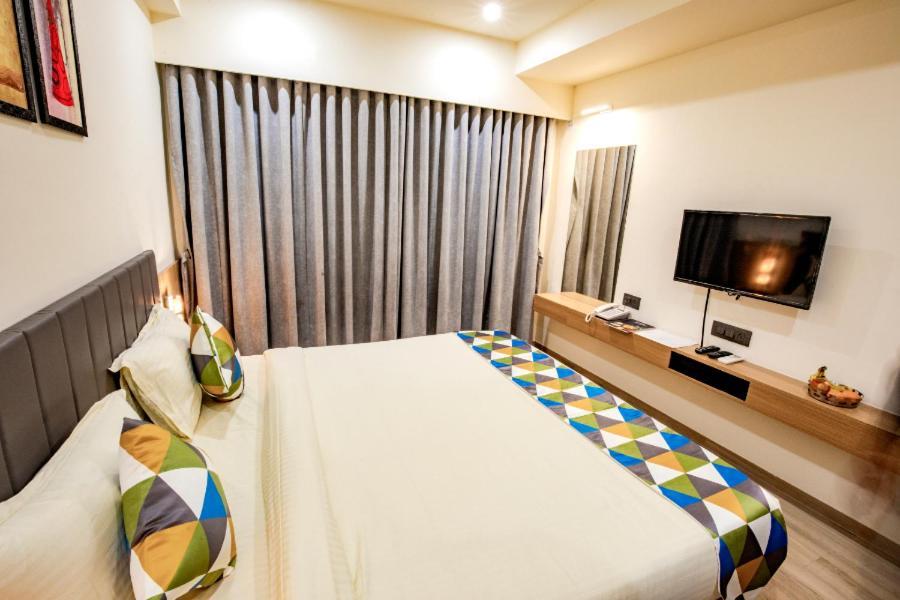 Hotel Nexus Rajkot Exterior photo